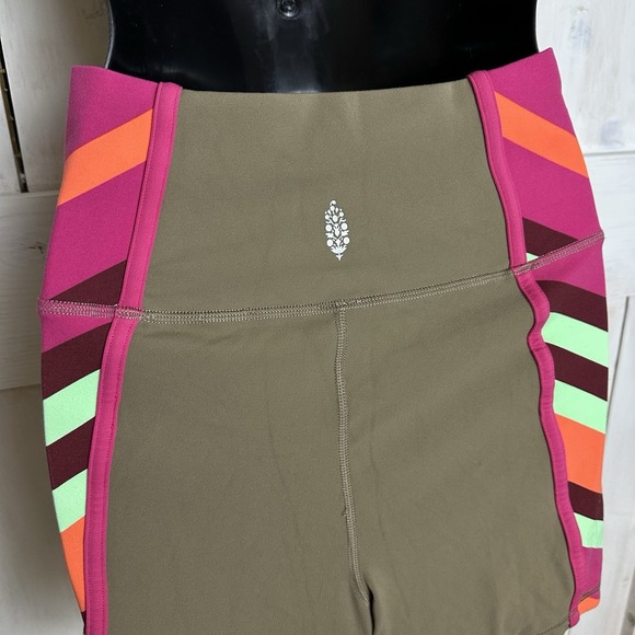 Free People Movement High Rise Biker‎ Shorts Brown Striped Side Panel NEW Size S - Picture 4 of 7